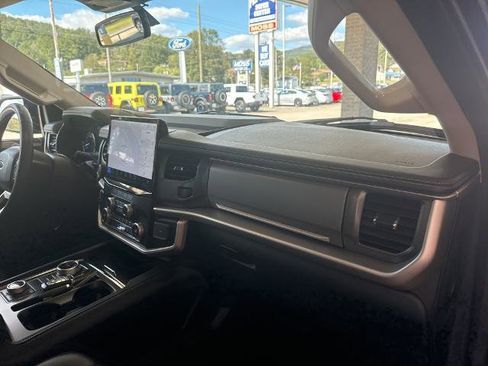 Certified 2024 Ford Expedition Max XLT image 17