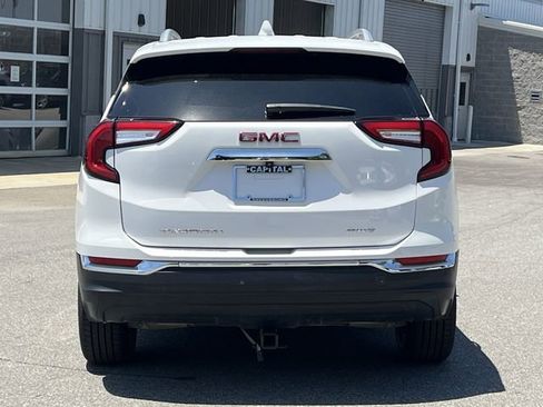 Used 2024 GMC Terrain SLT AWD/4WD image 12