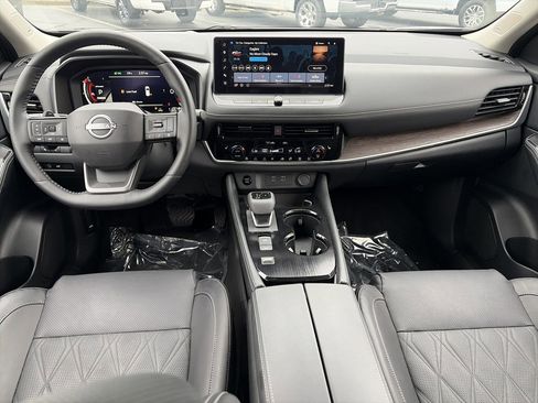 Certified 2025 Nissan Rogue Platinum w/ Platinum Premium Package FWD image 14