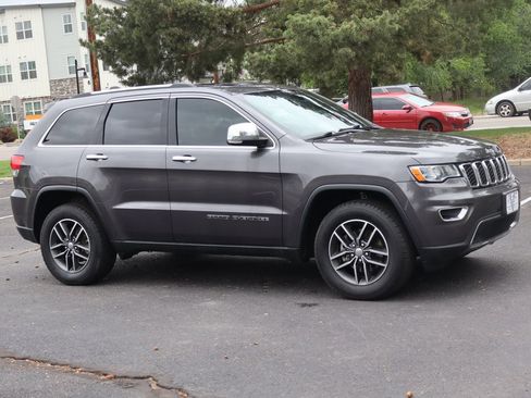 Used 2017 Jeep Grand Cherokee Limited w/ Trailer Tow Group IV AWD/4WD image 2