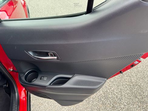 Used 2021 Toyota C-HR XLE FWD image 36
