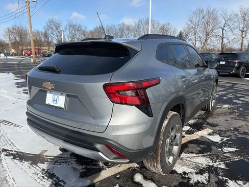 Used 2024 Chevrolet Trax LT w/ Driver Confidence Package image 5