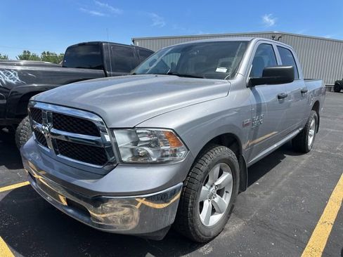 Used 2023 RAM 1500 Classic SLT AWD/4WD image 18