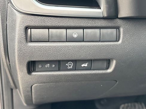 Used 2023 Nissan Rogue SL w/ SL Premium Package image 32