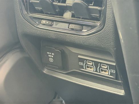 Used 2023 Jeep Grand Cherokee Laredo w/ Luxury Tech Group I image 17