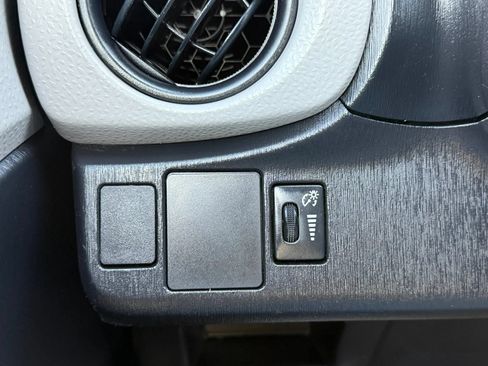 Used 2012 Toyota Yaris L FWD image 24