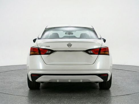 Used 2025 Nissan Altima 2.5 SV FWD image 7