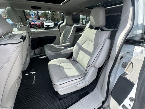 Used 2018 Chrysler Pacifica Limited w/ Advanced Safetytec Group image 29