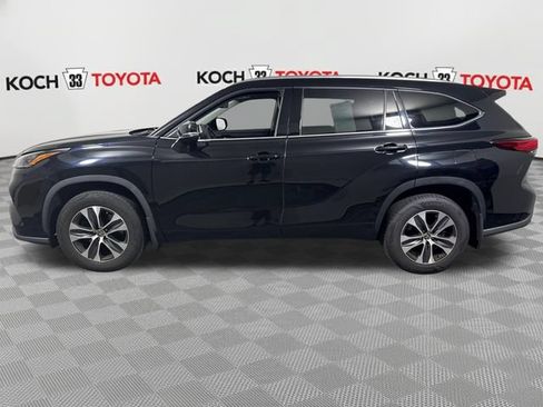 Used 2020 Toyota Highlander XLE AWD/4WD image 4
