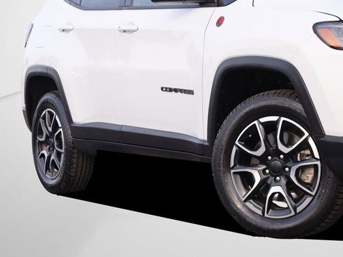 Used 2024 Jeep Compass Trailhawk AWD/4WD image 3