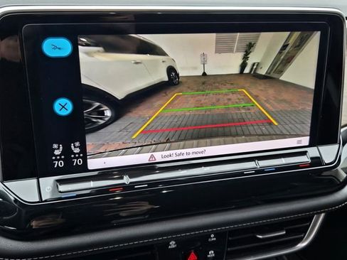 Used 2024 Volkswagen Atlas SE image 25