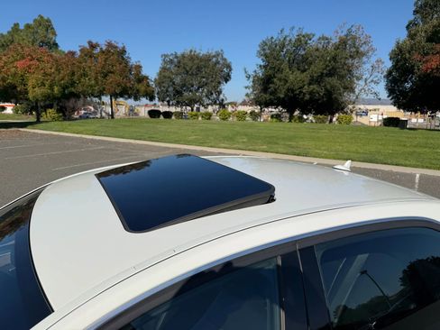 Used 2010 Mercedes-Benz E 350 Sedan image 18