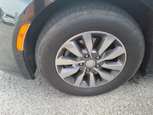 Used 2020 Chrysler Pacifica Touring-L Plus FWD image 6