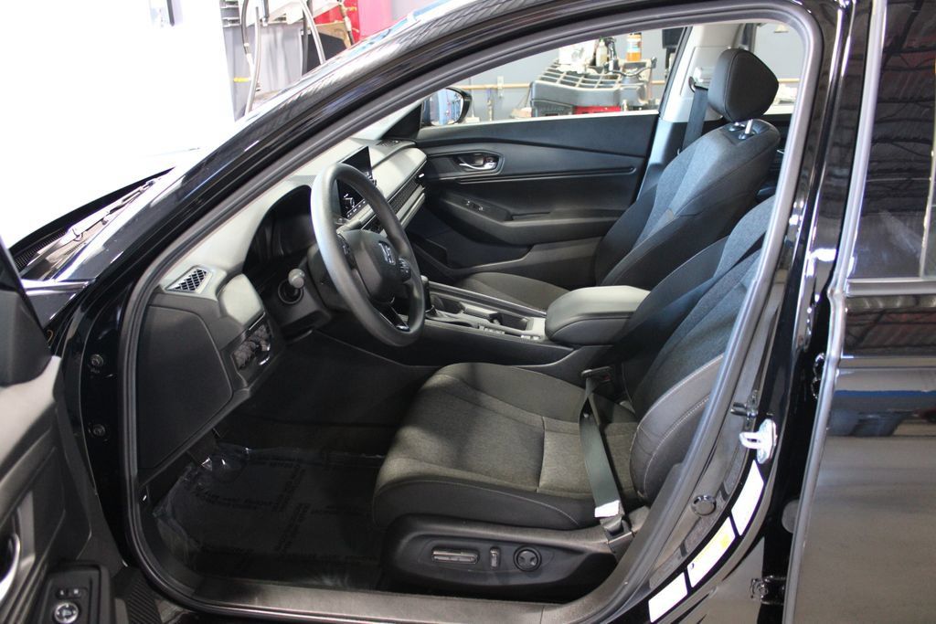 Used 2025 Honda Accord SE image 6