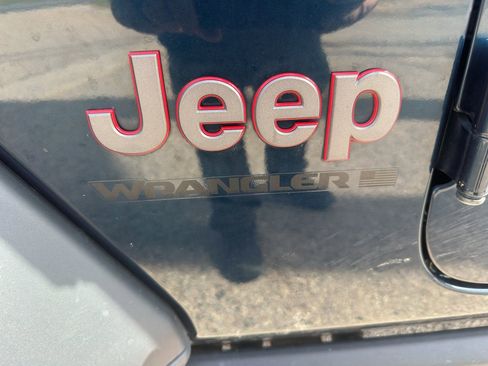 Used 2025 Jeep Wrangler Unlimited Rubicon image 17