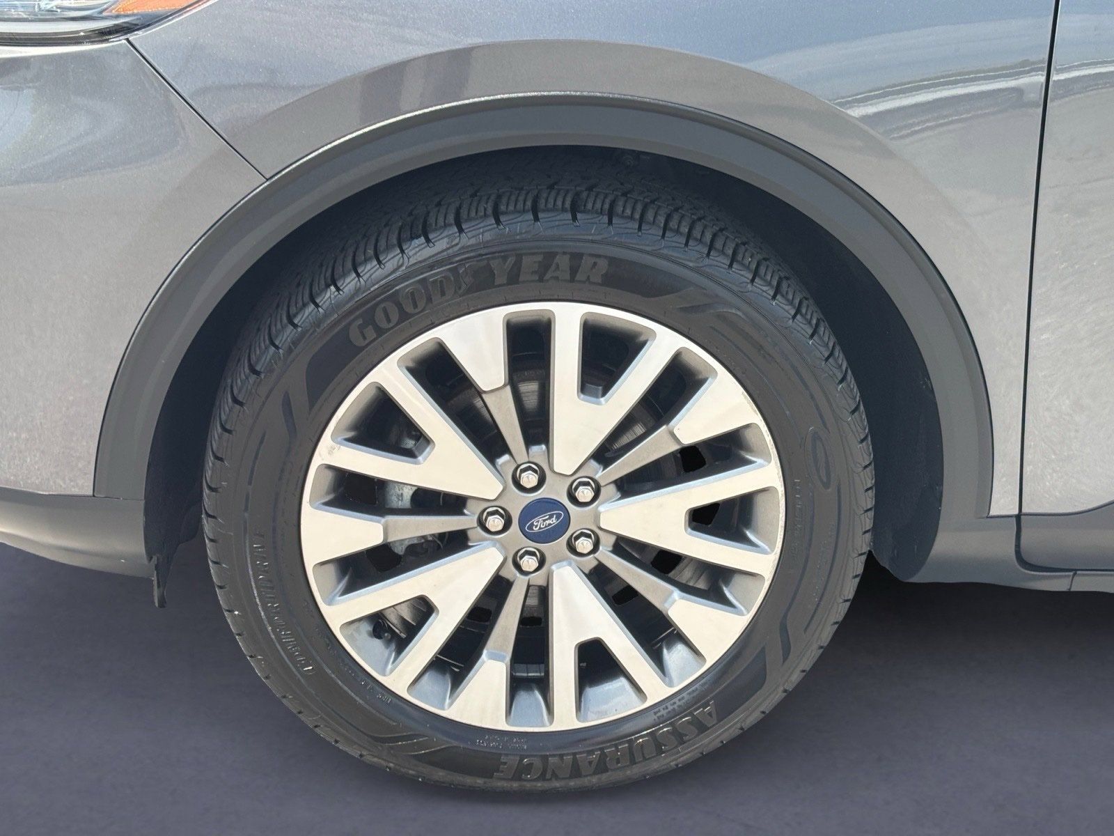 Used 2022 Ford Escape Titanium AWD/4WD image 9