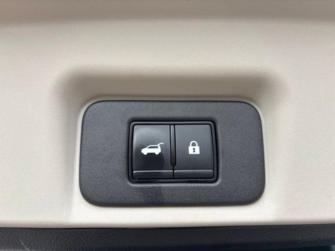 Used 2023 Nissan Ariya FWD image 8