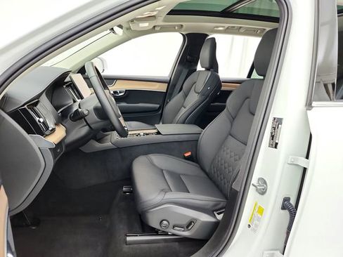 Used 2025 Volvo XC90 B6 Plus AWD/4WD image 21