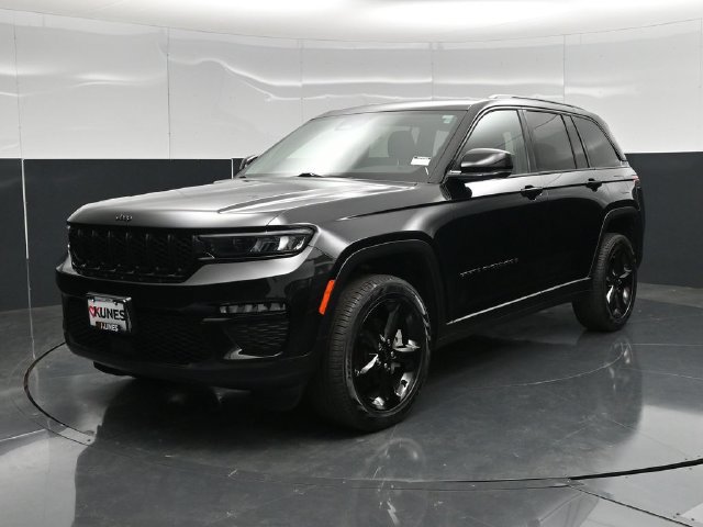 Used 2023 Jeep Grand Cherokee Limited w/ Black Appearance Package AWD/4WD image 8