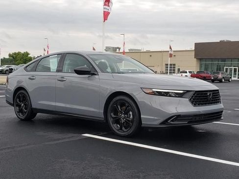 Used 2025 Honda Accord SE image 3