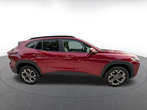 Used 2025 Chevrolet Trax LT w/ LT Convenience Package FWD image 18