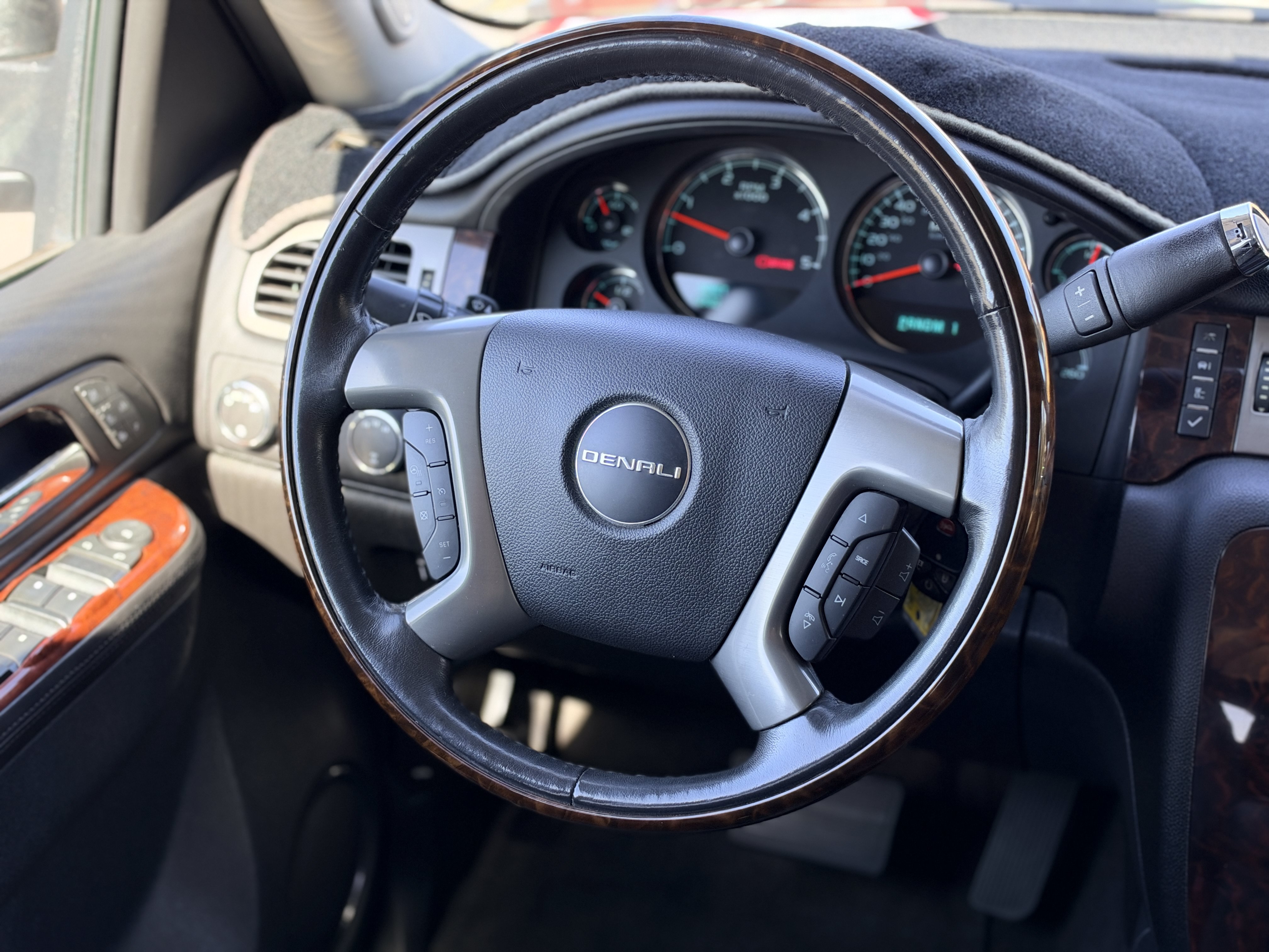 Used 2013 GMC Sierra 2500 Denali AWD/4WD image 17