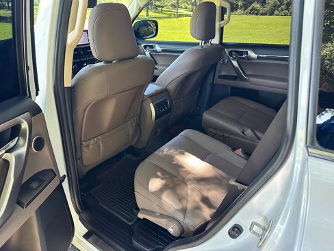 Used 2023 Lexus GX 460 Premium AWD/4WD image 16