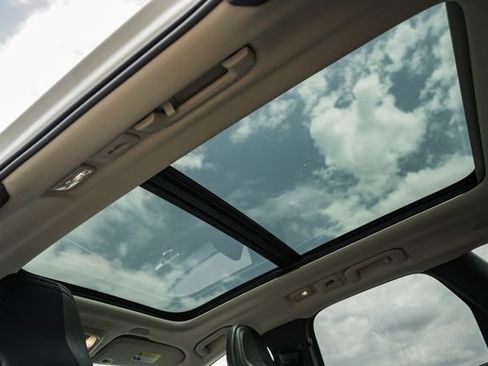Certified 2023 Volvo XC60 T8 Plus w/ Climate Package AWD/4WD image 32