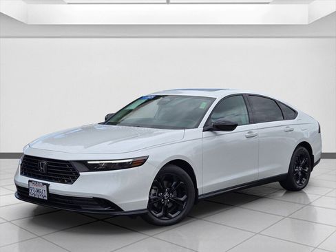 Certified 2025 Honda Accord SE image 9