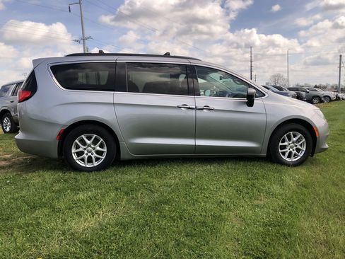 Used 2020 Chrysler Voyager Lxi image 14
