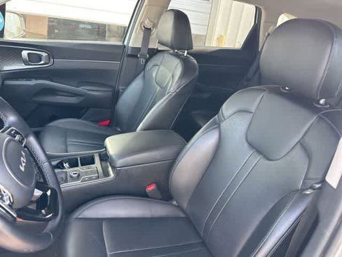 Used 2022 Kia Sorento S image 4