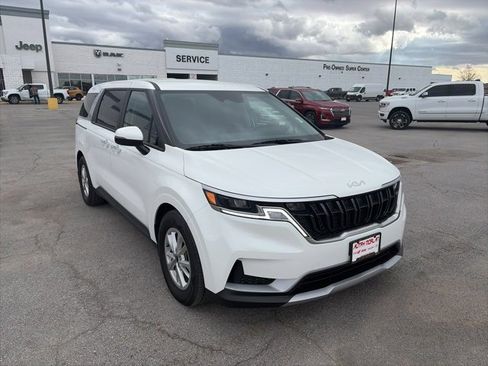 Used 2024 Kia Carnival LX image 8