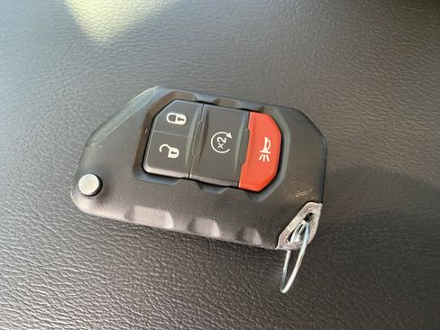 Used 2021 Jeep Wrangler Unlimited Sahara image 35