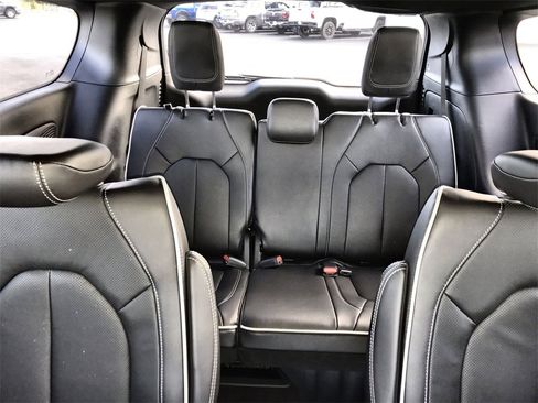 New 2026 Chrysler Pacifica Limited image 24