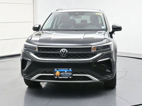 Used 2024 Volkswagen Taos SE image 29