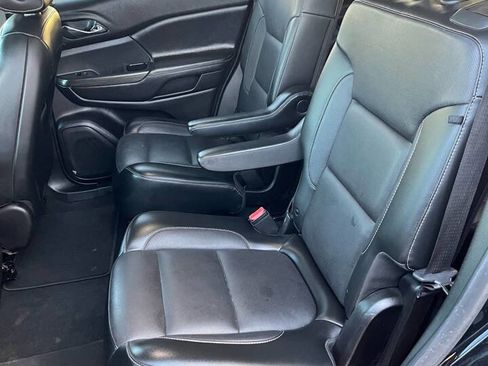 Used 2019 GMC Acadia SLT image 14