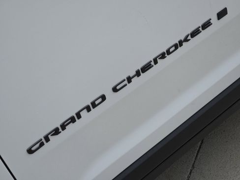 New 2026 Jeep Grand Cherokee L Limited w/ Limited Altitude Package AWD/4WD image 8