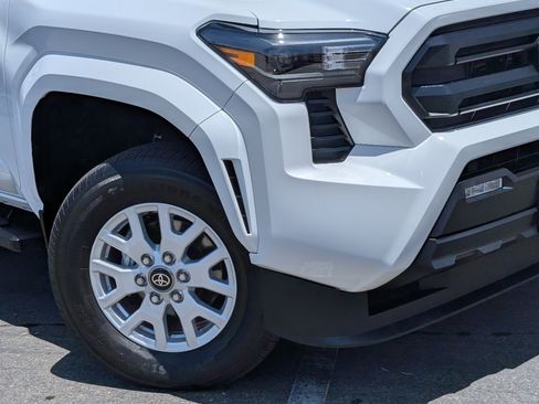 Used 2024 Toyota Tacoma SR5 AWD/4WD image 10