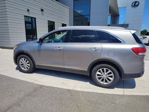 Used 2017 Kia Sorento LX FWD image 9