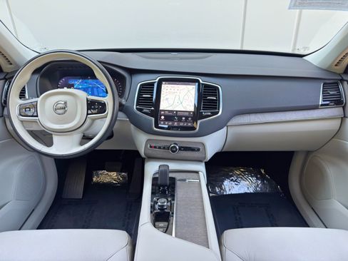 Used 2023 Volvo XC90 B6 Plus image 12