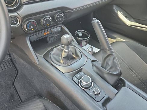Certified 2022 MAZDA MX-5 Miata Club RWD image 23