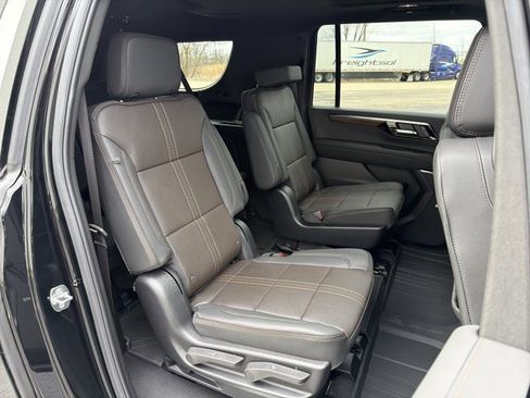 New 2026 Chevrolet Suburban High Country image 28