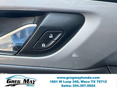 Used 2020 Chevrolet Traverse LT FWD image 26