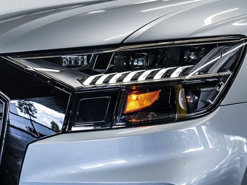 Used 2023 Audi Q8 Premium Plus w/ Premium Plus Package AWD/4WD image 9