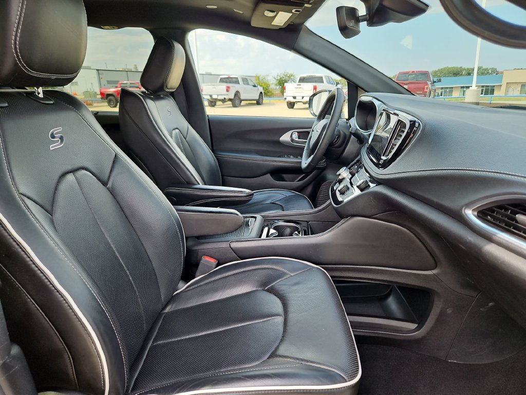 Used 2025 Chrysler Pacifica Limited FWD image 28