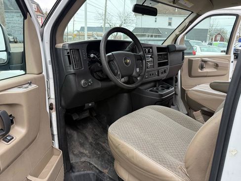 Used 2015 Chevrolet Express 2500 RWD image 19