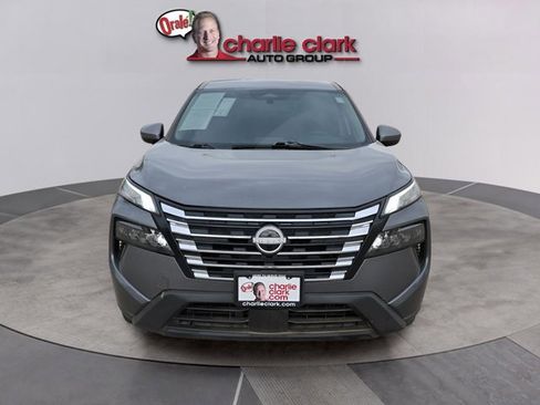 Certified 2025 Nissan Rogue SV FWD image 9