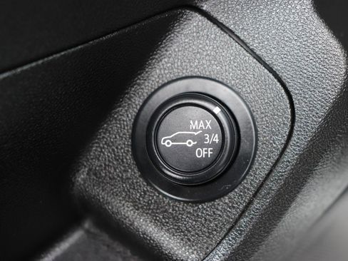 Used 2024 GMC Terrain SLT image 47