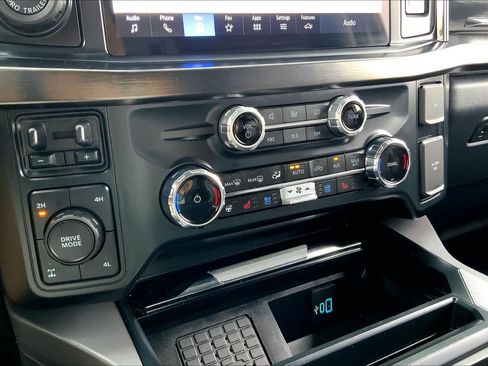 Used 2023 Ford F250 Lariat w/ Lariat Ultimate Package AWD/4WD image 32