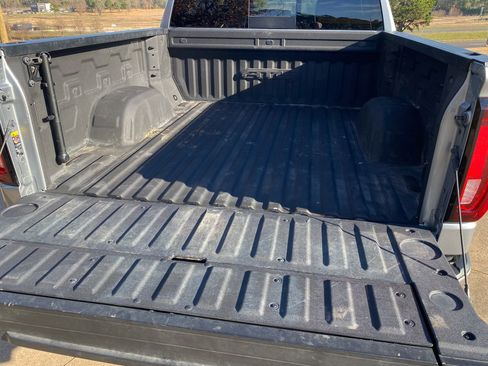 Used 2024 GMC Sierra 1500 AT4 w/ Technology Package image 31